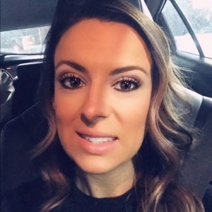 Meet your Posher, Claudia